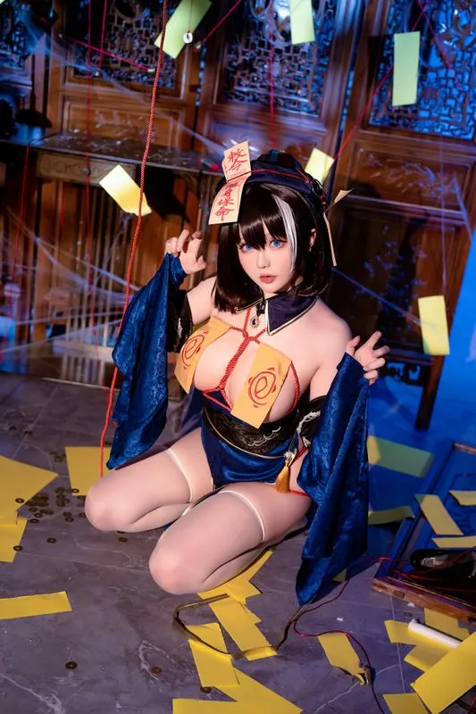 Cosplay Azur Lane Bé Cương thi
