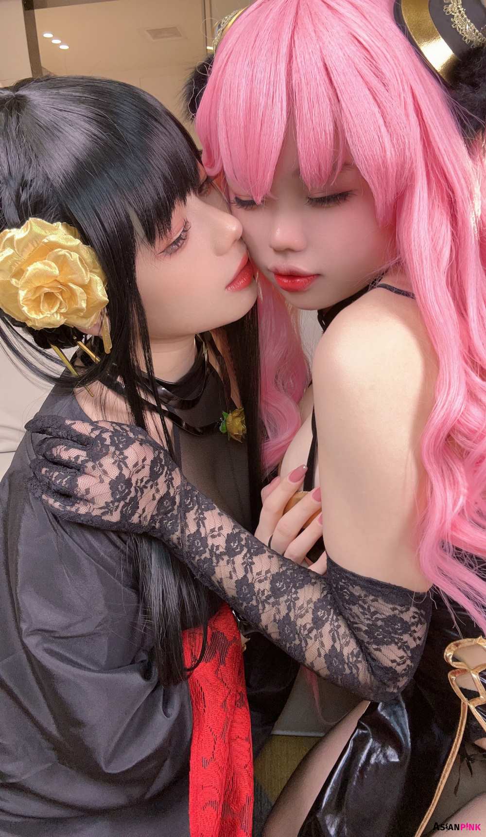 Sexy Cosplay “Spy x Family” – Coser 九言 & 小瑶幺幺