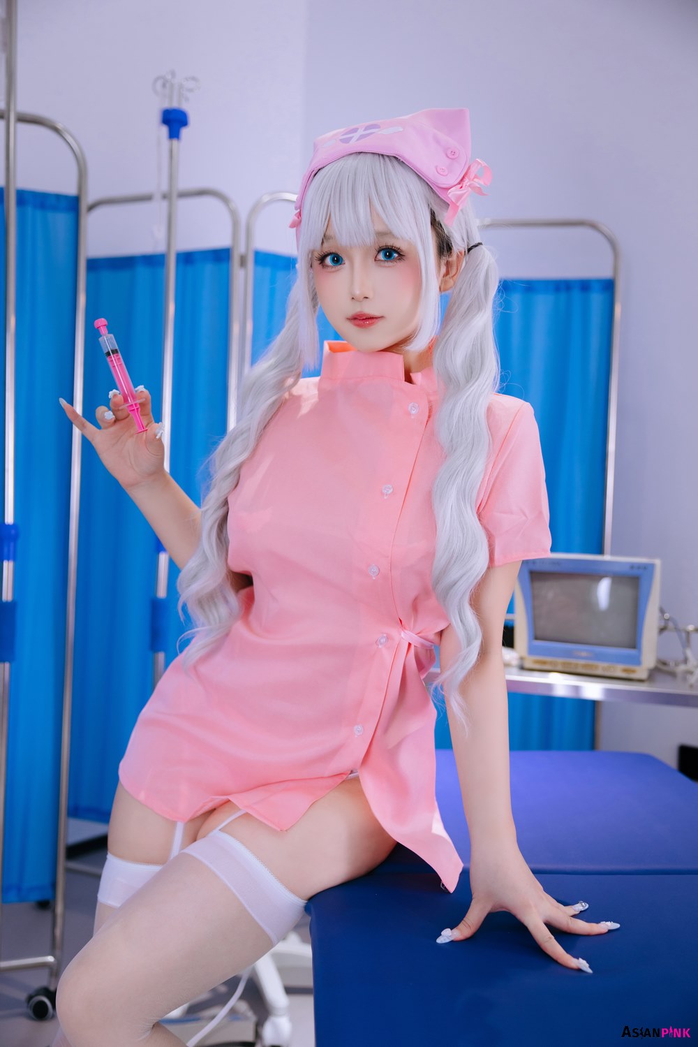 Ri Nai Jiao(日奈娇) Charms Fans in Love Care (爱心护理)
