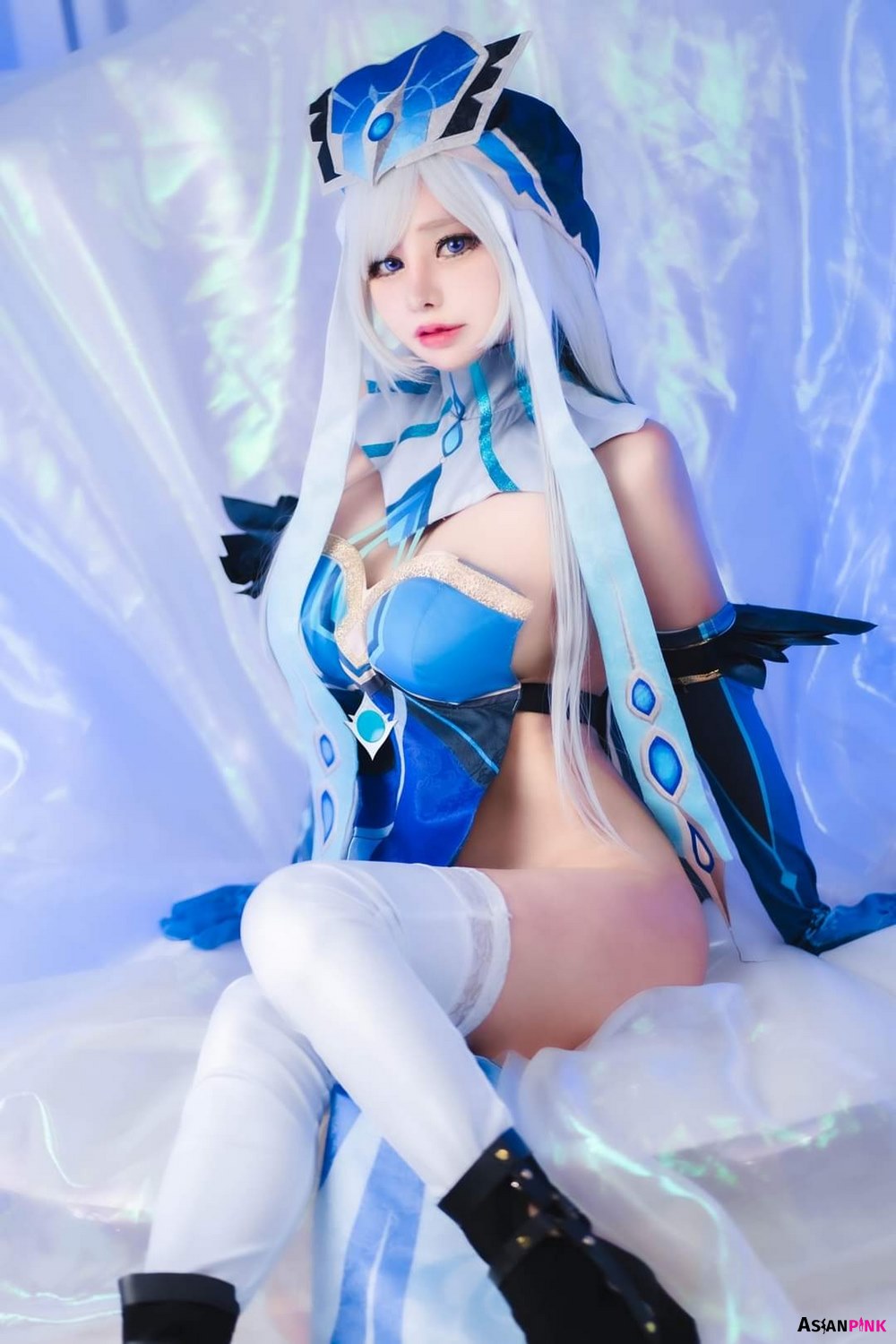Meenfox Cosplay – Shenhe and Mirror Maiden from Genshin Impact